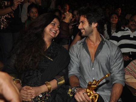 Shahid Kapoor Started Working When He Was A Child; Mother Neelima Azeem Talks About His Struggles