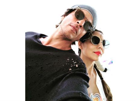 Shahrukh Khan Reveals Why He Got Married To Gauri Khan So Early, Lies About Smoking & Much More!