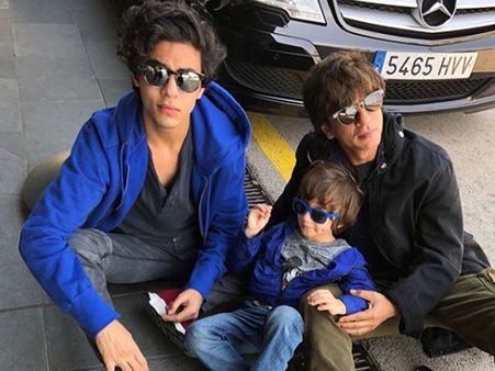 Shahrukh Khan, Gauri, Aryan, Suhana & AbRam Holiday In Barcelona! View Pictures