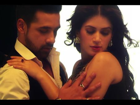 Puneesh & Bandgi’s ‘Love Me’ Video Reminds Of Bigg Boss 11 Days; Fans Call Them ‘Bathroom Couple’!