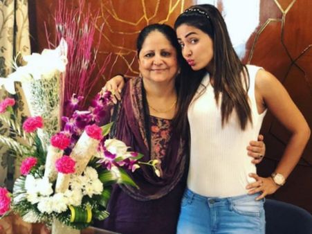 Hina Khan Celebrates Mother's Birthday With Flowers & Cake In The Cutest Way!
