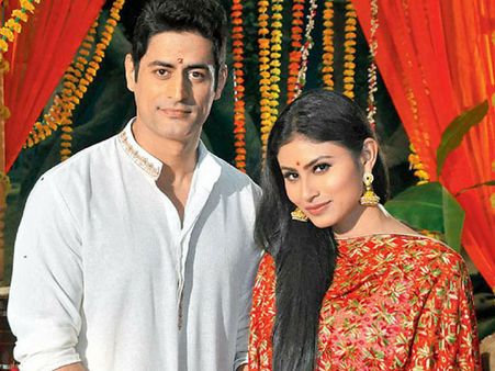 It’s Surprising! Mouni Roy Clarifies That She & Mohit Raina Are Not Even Friends!