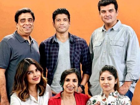 Priyanka Chopra's 'The Sky Is Pink' With Farhan Akhtar & Zaira Wasim Goes On Floors, See Photos!