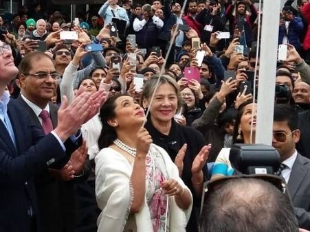 Rani Mukerji Hoists The Indian National Flag At The Indian Film Festival Of Melbourne!