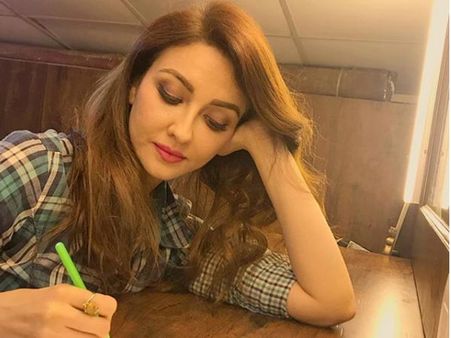 Bhabiji Ghar Par Hai: Saumya Tandon's Fan Threatens To Harm Himself, Lands At Her Residence!
