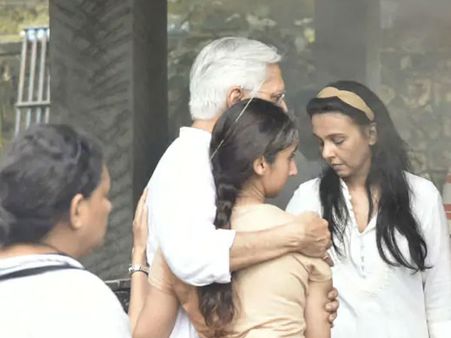 Sujata Kumar Funeral: Daughter Kritika & Sister Suchitra Krishnamoorthi Perform The Final Rites