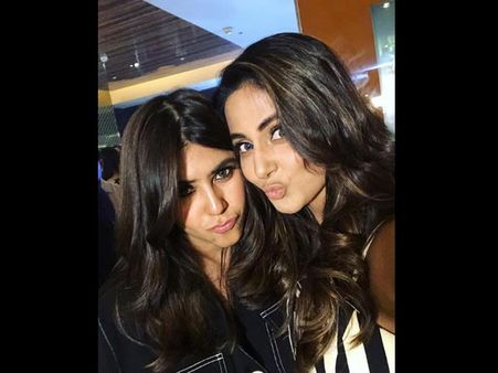 Hina Khan To Begin Shooting For Kasautii Zindagi Kay 2 From October? Shares First Selfie With Ekta