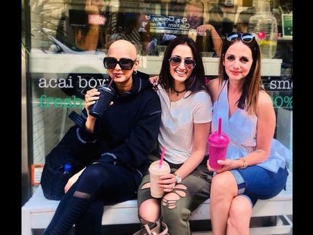 Sonali Bendre Says 'Bald Is Beautiful'; Strikes A Pose With Pals Sussanne Khan And Gayatri Joshi!