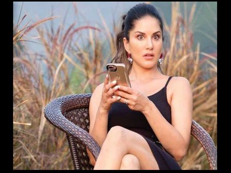 Splitsvilla 11 Secrets: Sunny Leone Reveals A Female Contestant Tried Flirting With Her!