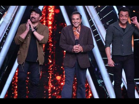 Indian Idol 10: Dharmendra Gets Nostalgic As The Contestants Pay Him Tribute