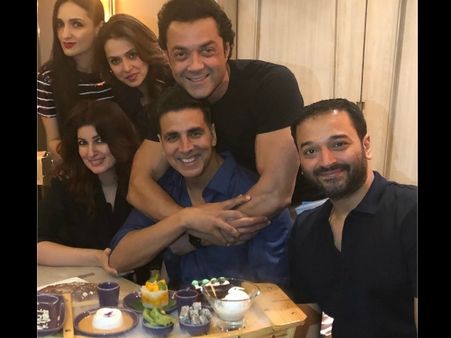 Akshay Kumar's 51st Birthday Bash: Superstar Celebrates His Birthday With His Near & Dear Ones!