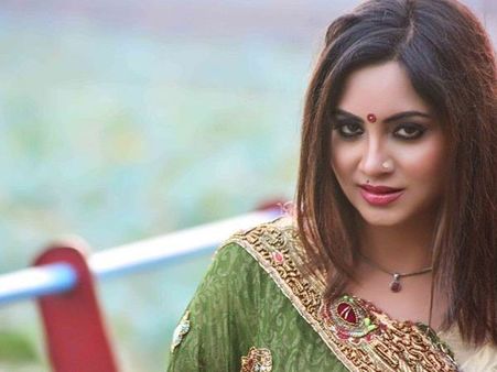 WATCH! Arshi Khan's Not Interested In Watching Bigg Boss 12! Says BB 11 Was Better