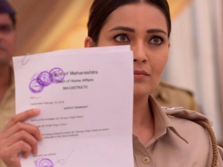 Ishqbaaz Spoiler : Shivaay Escapes From Oberoi Mansion; Changes His Avatar To Hide From The Police!