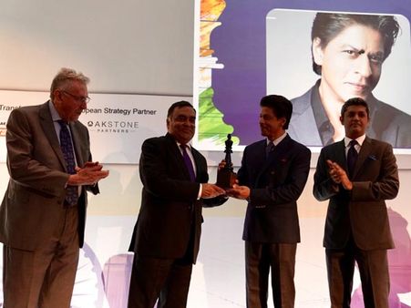 Shahrukh Khan Felicitated As The 'Game Changer' At India-UK Business Summit In London; See Pics!