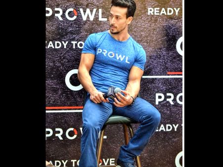 Tiger Shroff Reacts To The 'Hrithik Roshan Flirted With Disha Patani' False Rumours!