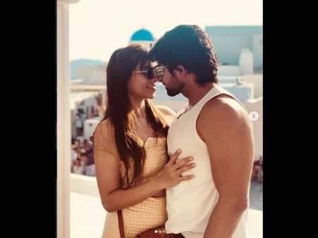 Romantic Pics Of Tina-Hussain Kuwajerwala & Keerti-Sharad Kelkar From Greece Re-define Love!