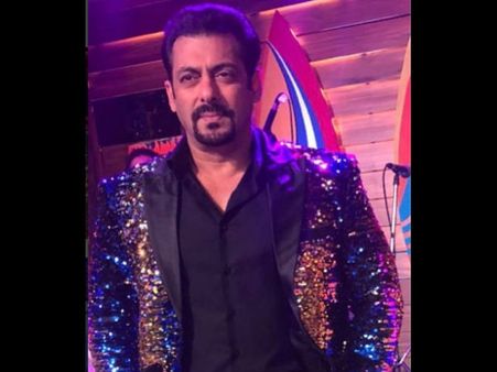 Bigg Boss 12: Salman Khan’s Second Look Revealed! Premiere Night Will Be A Sparkly One!