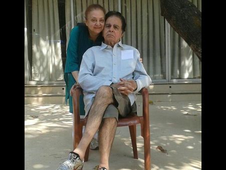 Oh No! Dilip Kumar Suffers From Lung Infection Again; Still On Nasal Feed