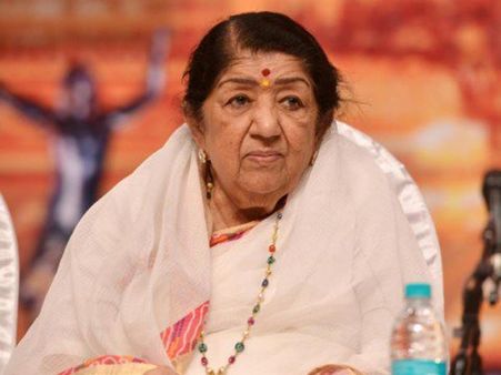 Lata Mangeshkar On #MeToo: A Working Woman Must Be Given The Dignity, Respect & Space She Deserves