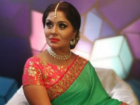 Sudha Chandran Dancing In front Of Sabrimala Steps Goes Viral; The Actress Reveals The Truth!