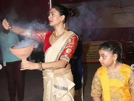 Durga Ashtami: Priyanka Chopra, Akshay Kumar, Sushmita Sen & Others Spread The Festive Joy