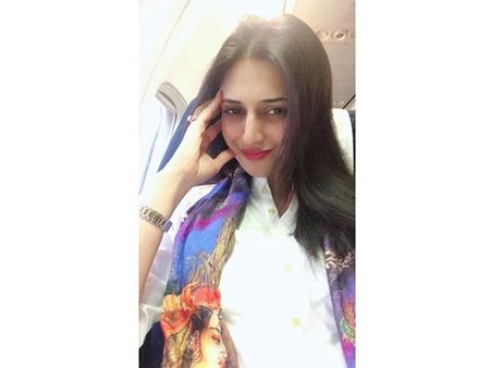 Yeh Hai Mohabbatein's Divyanka Tripathi Arrives In Bhopal To Cast Her Vote; Fans Praise Her!