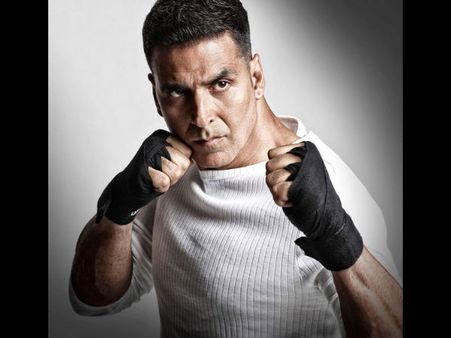 Did Akshay Kumar Just Take A SLY DIG At Shahrukh, Salman & Aamir? Says He Can Work With ALL OF THEM!