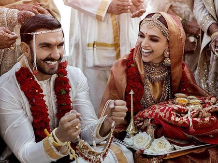 First Official Photos From Ranveer Singh-Deepika Padukone's Wedding Out & We Are Love-struck!