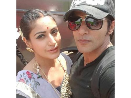 Surbhi Chandna's SHOCKED With Karanvir's Ill-Treatment On Bigg Boss 12 ; TV Celebs Question Salman!