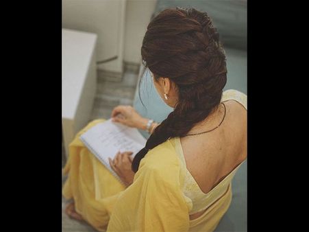 Mission Mangal: Taapsee Pannu Begins Shooting For The Film, Teases Fans With A Sneak-Peek!