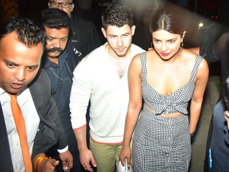 Move Over DeepVeer’s Umbrella Trick! Priyanka Chopra Has Booked A CHOPPER To Hide From Paparazzi!
