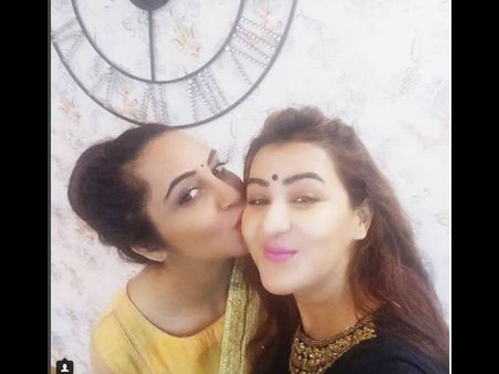 Bigg Boss 11 Winner Shilpa Shinde Celebrates Diwali With Arshi Khan! Have They Finally Patched Up?
