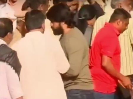 Photos: Yash, Darshan and Others Attend Ambareesh's Funeral