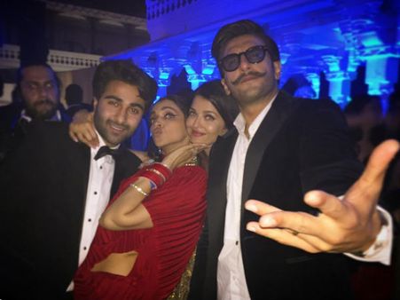 UNSEEN VIDEOS! Aishwarya Rai KISSES & HUGS Deepika Padukone While Dancing Like There's No Tomorrow