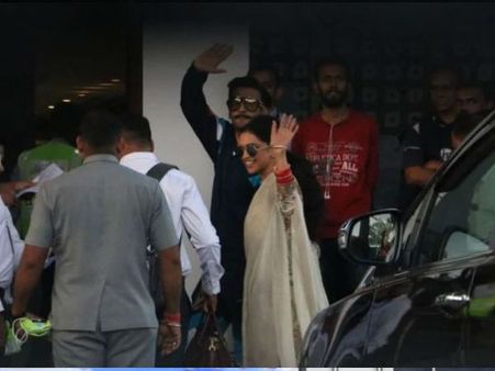 The Newlyweds Deepika Padukone & Ranveer Singh Are All Smiles At The Kalina Airport! View Pictures