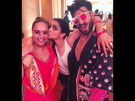 Unseen Pics From Ranveer- Deepika's Wedding Party: Couple Gets Goofy & Click Photos