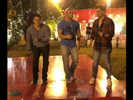 Watch: Salman Khan Shakes A Leg With Arbaaz & Sohail Khan & Adds More Fun To Christmas!