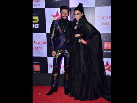 Star Screen Awards 2018 Red Carpet: Deepika Padukone & Ranveer Singh Set Our Screens On Fire