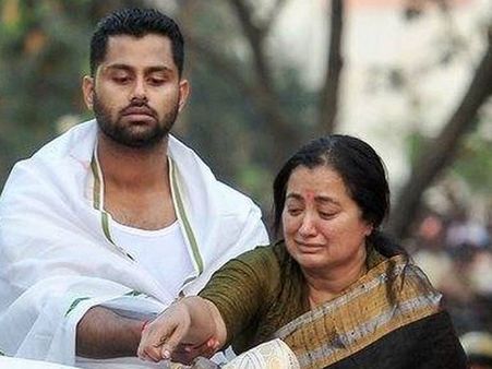 Two Months Since Ambarish's Demise; Abhishek & Sumalatha Pay Their Respects At Kanteerava Studio