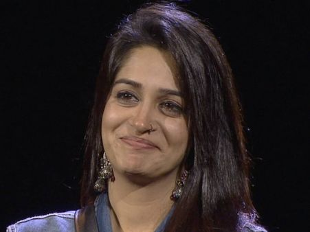 SHOCKING! A Bigg Boss Fan Threatens To Throw Acid On Dipika Kakar; Surbhi Rana Supports Her!
