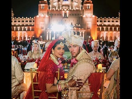 Nick Jonas Gifted 'Sparkling Diamond Rings' To Priyanka's Bridesmaids In Exchange For His 'Joote'!