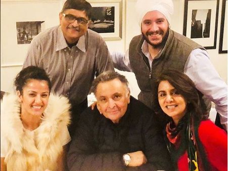 Rishi Kapoor & Neetu Kapoor Celebrated Their Wedding Anniversary With A Lunch Date! [PIC]