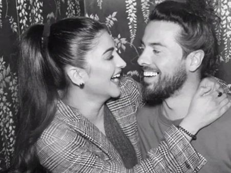 Shruti Haasan Gets Cozy With Boyfriend Michael Corsale, Wins Hearts