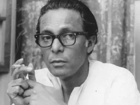 Legendary Filmmaker Mrinal Sen Cremated