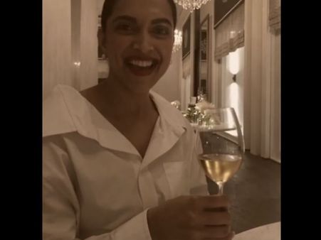 Ranveer Singh & Deepika Padukone Are All Over Each Other On Instagram: PDA Scenes!