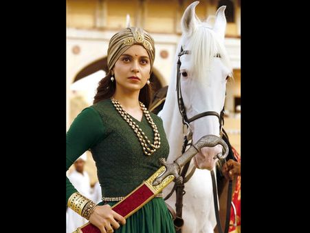 Waheeda Rehman Gushes About Kangana Ranaut For Her Performance In Manikarnika