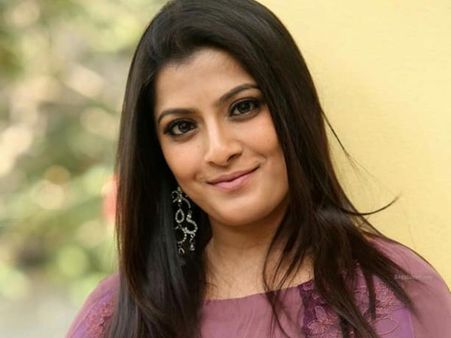 Varalaxmi Sarathkumar Shuts Down All The Marriage Rumours In Style!
