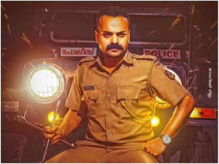 Allu Ramendran Review: A Neat Entertainer Weaved From An Interesting Plot!