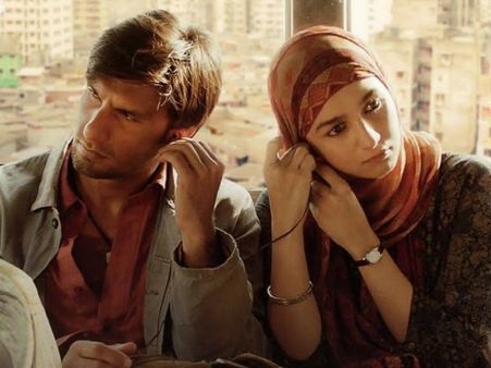 Gully Boy FIRST Reviews: Ranveer Singh's Career Best Performance, Alia Bhatt Is A Show Stopper!