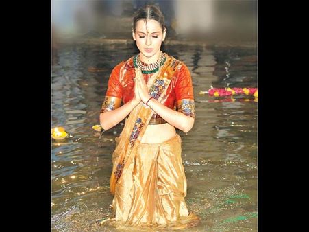 Netizens LIONIZE Kangana Ranaut For Calling Out Akshay Kumar, Aamir Khan, Alia Bhatt & Other Biggies